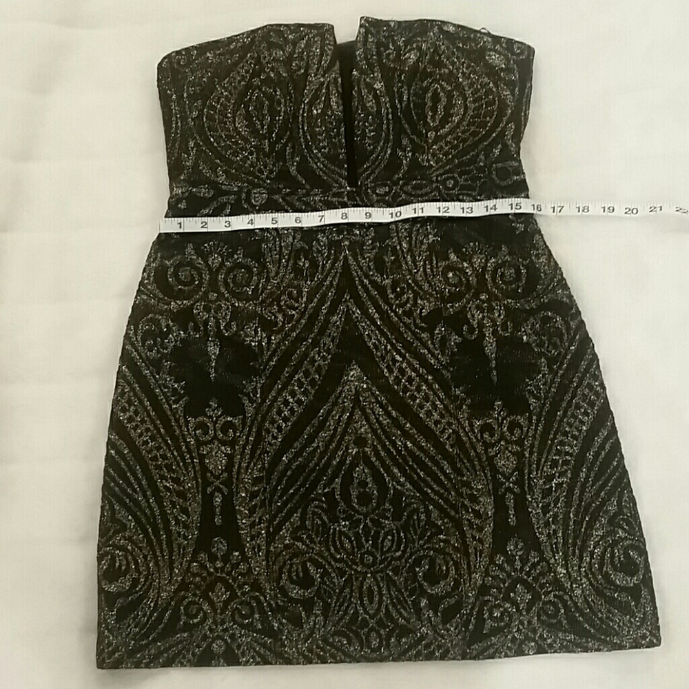 Express Dress - Picture 7 of 8